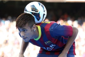 2026国际足联世界杯-王者归来！阿扎伦卡爆冷击败TL，全场沸腾见证传奇回归